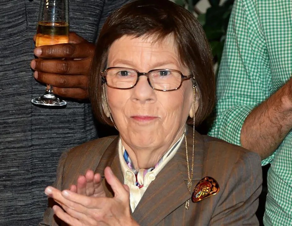 Linda Hunt’s Shocking Fortune Leaves Her Family in Tears!